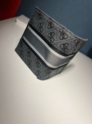 Billetera Guess Negra y Gris