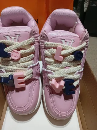 Louis Vuitton Bambas Rosa y Blanco