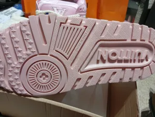 Louis Vuitton Bambas Rosa y Blanco