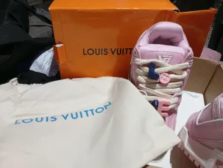 Louis Vuitton Bambas Rosa y Blanco
