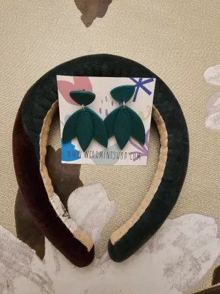 Diadema y pendientes verde