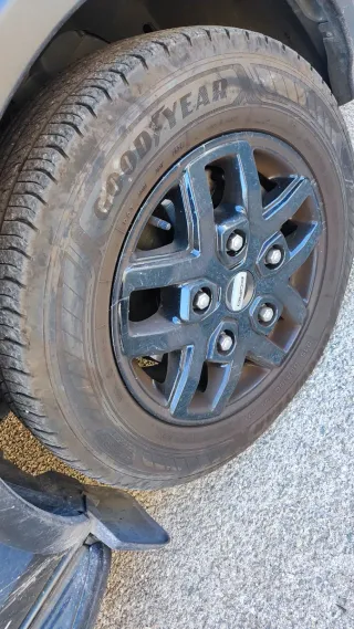 4 Neumáticos Goodyear 215 65 R16C Carga 109/107T