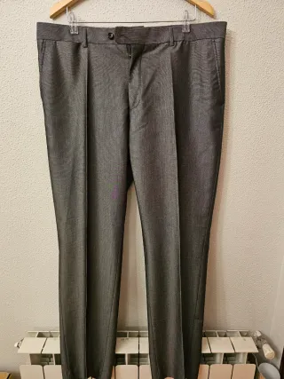 Pantalón de vestir gris elegante hombre