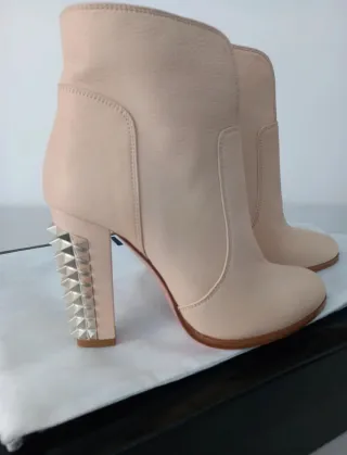 Tronchetti Pinko Beige con Borchie Argento