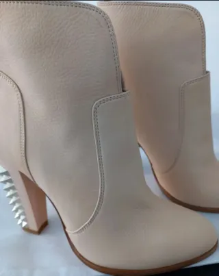 Tronchetti Pinko Beige con Borchie Argento