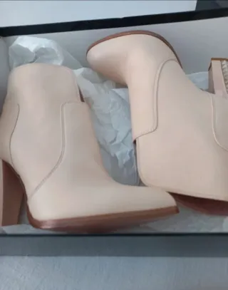 Tronchetti Pinko Beige con Borchie Argento