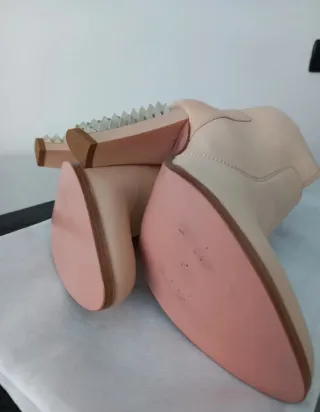 Tronchetti Pinko Beige con Borchie Argento