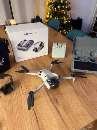 DJI Mini 4 Pro Fly More Combo