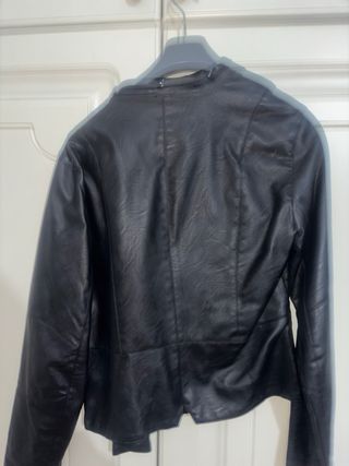 Giubbotto nero con pelliccia rimovibile