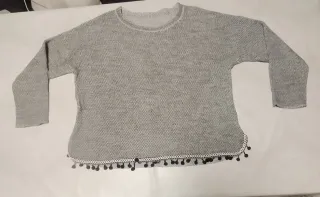 Jersey gris con pompones