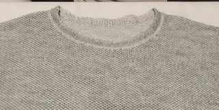 Jersey gris con pompones