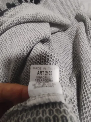 Jersey gris con pompones