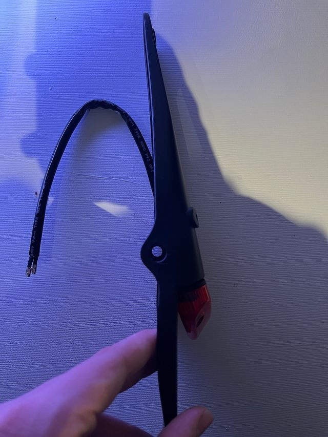 Portamatrículas corto-luz roja-NUEVO