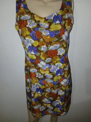 Vestido floral marrón y multicolor