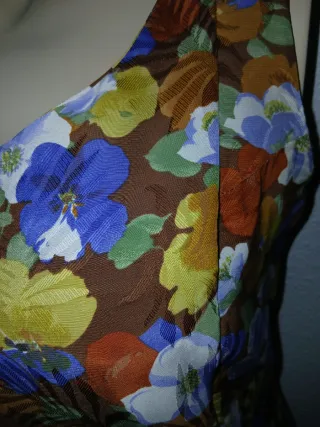 Vestido floral marrón y multicolor