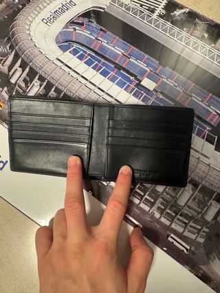 Cartera Michael Kors Monogram Azul y Negra.