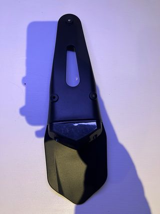 Portamatrículas corto luz roja/negra ahumada