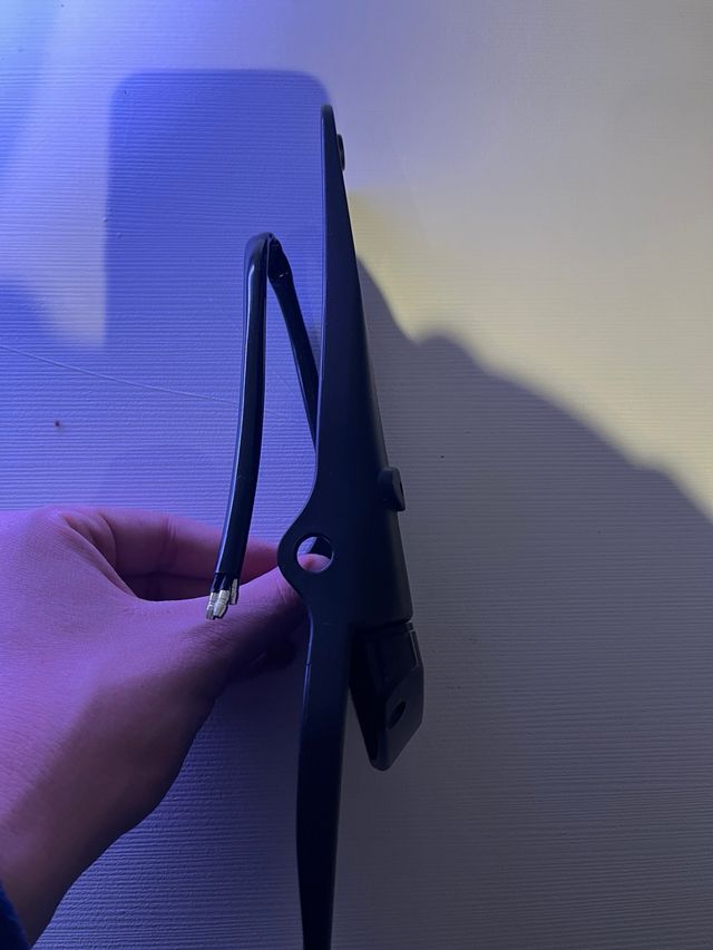 Portamatrículas corto luz roja/negra ahumada