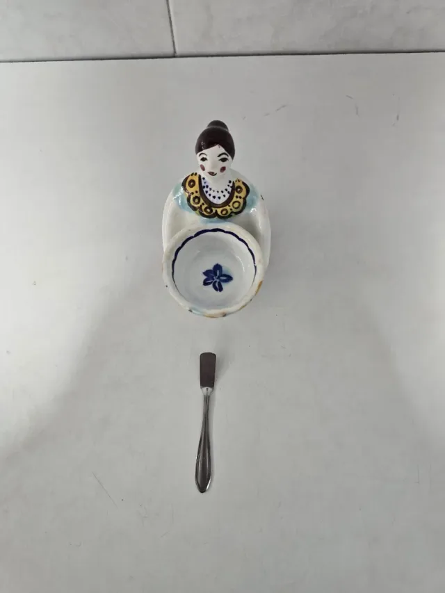 Salero de cerámica con cuchara
