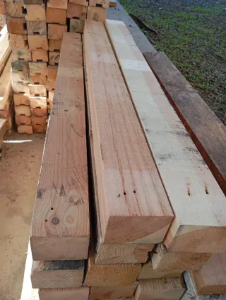 Listones, vigas, palets. Tablas, puntales de mader