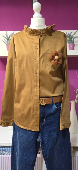 Camisa camel cuello y puños de tablitas