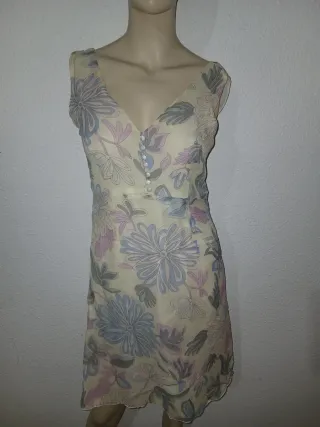 Vestido floral beige y multicolor