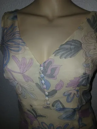 Vestido floral beige y multicolor