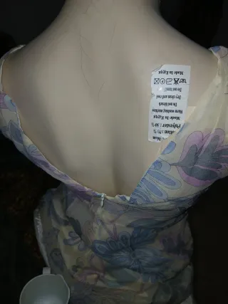 Vestido floral beige y multicolor