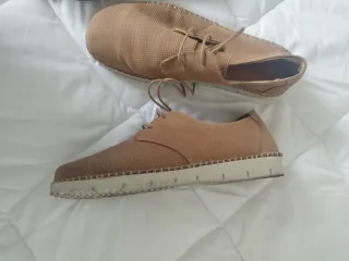 Vendo Botas de ante,y sandalias todas juntas 30 €