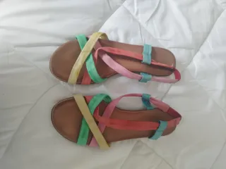 Vendo Botas de ante,y sandalias todas juntas 30 €