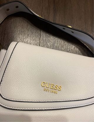 Bolso Guess Blanco y Dorado