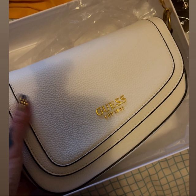 Bolso Guess Blanco y Dorado