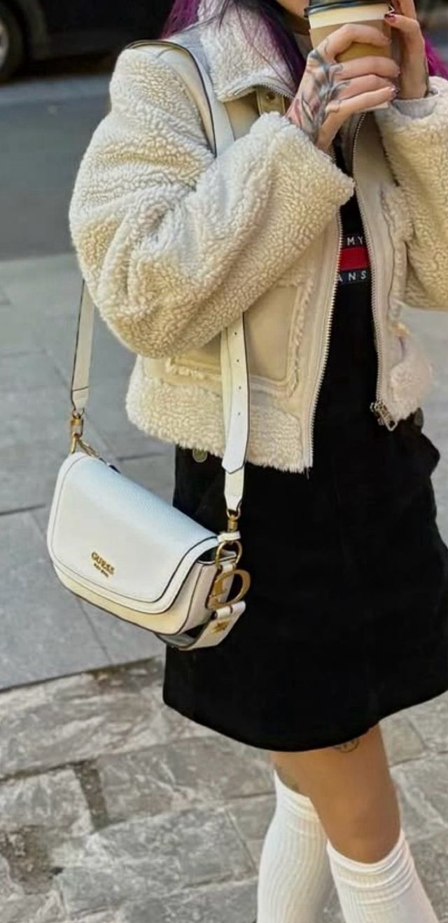 Bolso Guess Blanco y Dorado