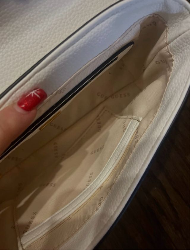 Bolso Guess Blanco y Dorado