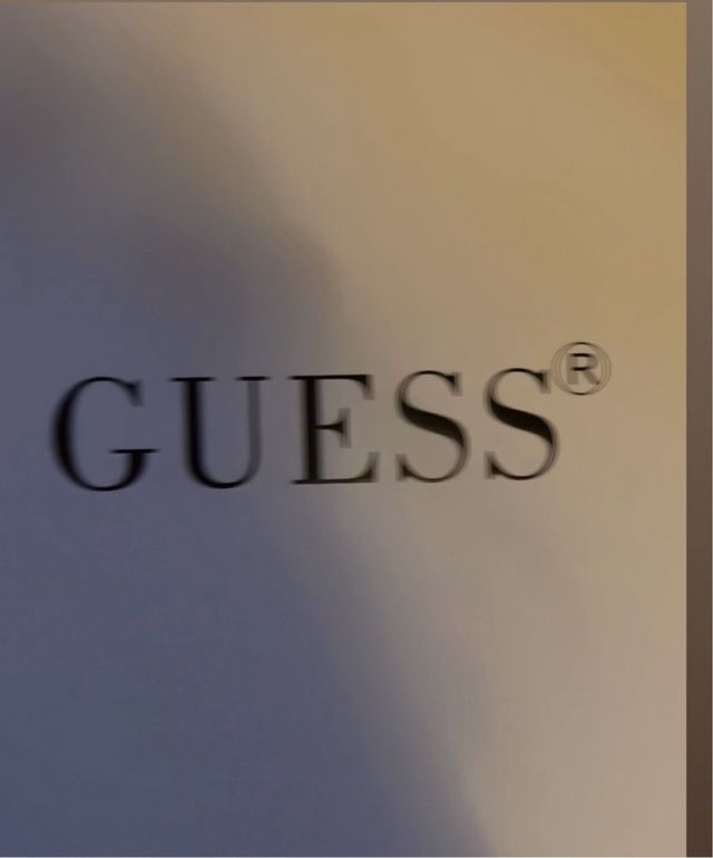 Bolso Guess Blanco y Dorado