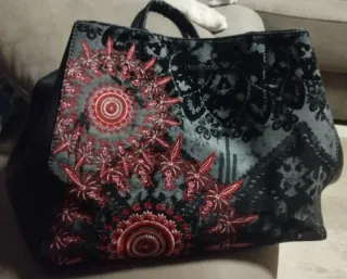 Bolso Desigual negro y rojo