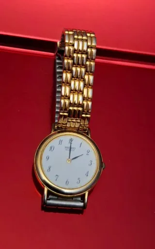 Reloj Seiko Mujer. Cuarzo. Dorado