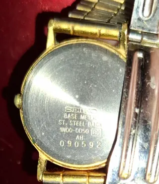Reloj Seiko Mujer. Cuarzo. Dorado