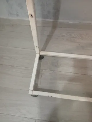 Perchero Blanco con Ruedas