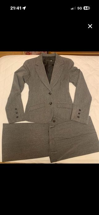 Conjunto chaqueta y pantalón color o