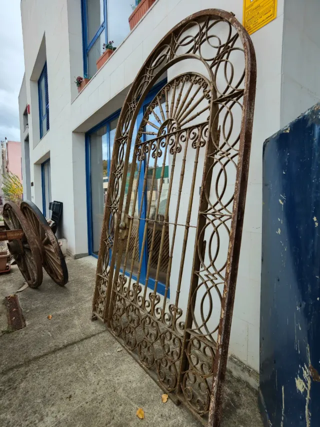 Puerta de hierro forja estilo antiguo