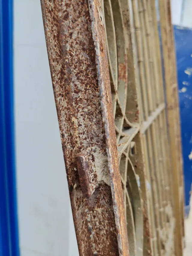 Puerta de hierro forja estilo antiguo