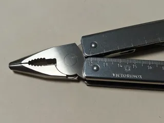Victorinox Swisstool multiherramienta