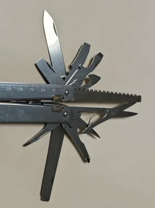 Victorinox Swisstool multiherramienta