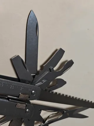 Victorinox Swisstool multiherramienta