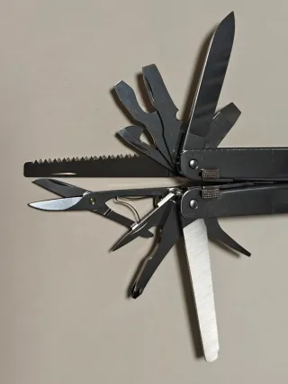 Victorinox Swisstool multiherramienta