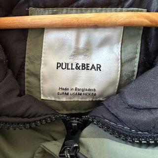 Abrigo verde oliva con capucha