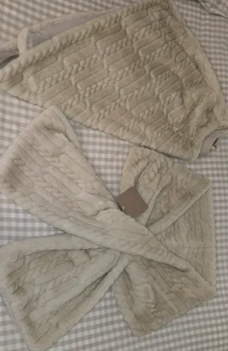 Bufanda estola pelito crema sin estrenar