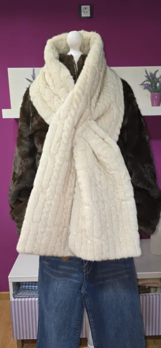 Bufanda estola pelito crema sin estrenar