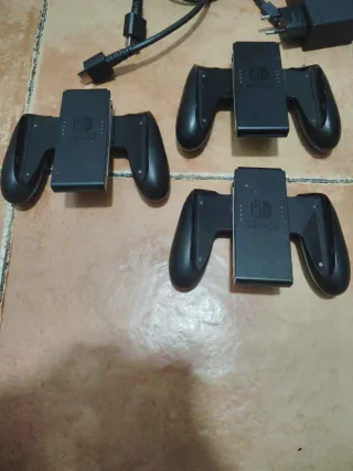 Accesorios Nintendo Switch: Mandos y Cargador
